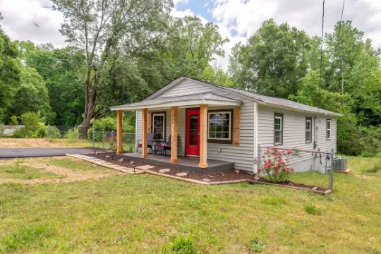 Riverside Cottage in Mt. Holly- Quiet & Comfy