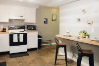 Spacious Stylish Retreat in the Heart of Clifton Neighborhood, King Bed, Coffee!