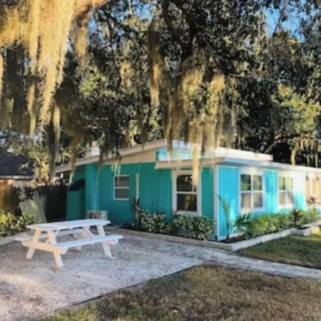 Casa Blue - Beautiful Renovated Cottage Close to Downtown!