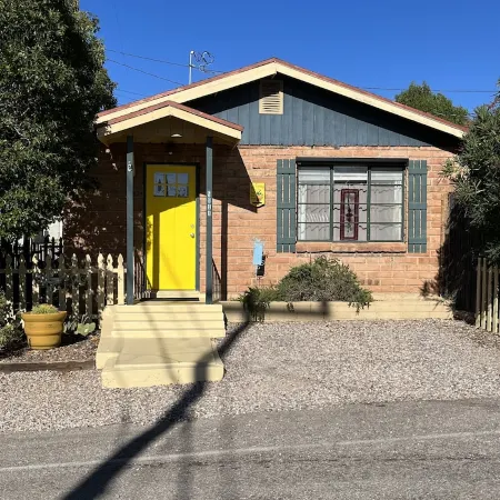 LA CASITA: Charm/Privacy, Stunning Patio, pet friendly