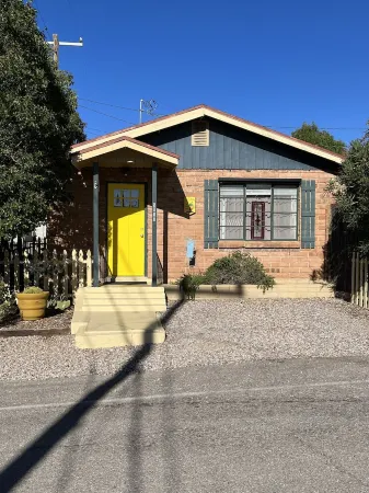 LA CASITA: Charm/Privacy, Stunning Patio, pet friendly