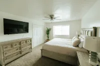 Private Pool and Hot Tub, 4-bedroom Stay