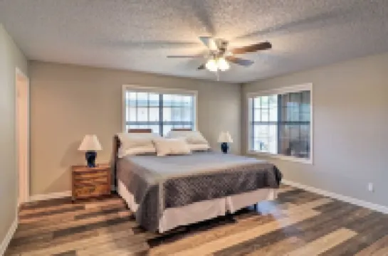 Lake House in Hot Springs with newly remodeled deck on Lake Hamilton