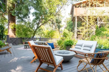 Mountain View Treehouse Muir Woods Redwoods San Francisco Beaches Wine Country Отели рядом с достопримечательностью «Национальная зона отдыха Голден Гейт»