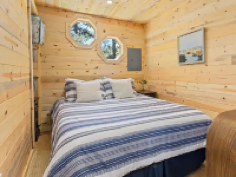 Updated Cabin Getaway Backs to Rocky Mountain Park, Beautiful Views! Adults Only