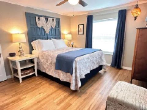 The Compass, Entire House with World Travelers Theme near TSU