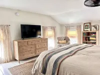 The Farmhouse at Aurora Brewing Company! Vineyard & Lake Views!