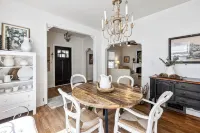 Charming! Remodeled 4-bedrm, 3 bath, less than 1 mile to Notre Dame. Super Clean