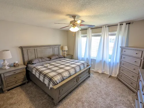 Spacious home with game room - Close to everything!