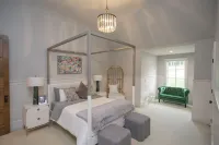 Supreme Luxury for Big Families Hotels near First Presbyterian Church