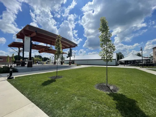 Updated Historic Home, in the Heart of Greenfield. Walking distance to downtown! فنادق في جرينفيلد