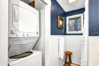 Cozy, Pet-Friendly Escape Near Lake & Mountains