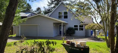 Very quiet Pacific City home with amazing river views from the deck!