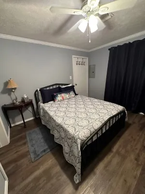 Country Quiet with Close-to-Town Convenience Hotel a Marion County