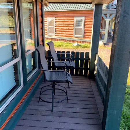 Luxury Cabin Near Two Medicine Lake