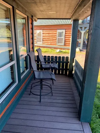 New luxury cabin in Central East Glacier