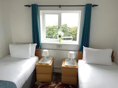 Visit Wales 4 Star, rural bungalow - Sauna, jacuzzi, play area and Free Wi-fi Hotels near Pontypool & New Inn