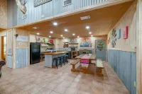 Rusty Cactus Cabin•Cntrl Location•LawnGames•Volleyball•FreeFrioAccess@Concan VIP