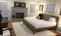 Best Location, comfy bungalow just a10 min.walk to OU Stadium or Campus Corner