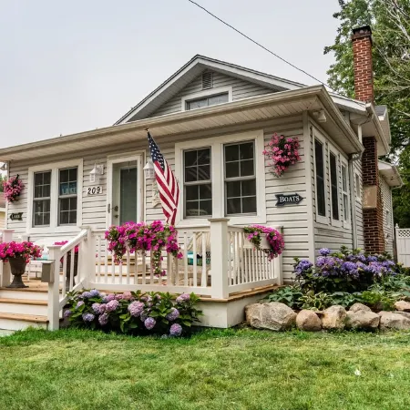 Charlevoix Family Home ~  in Town Home, Newly Renovated, Fire Pit, Hot Tub!!!