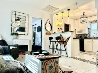 Steps to Restaurants & Main Street.  Pet friendly