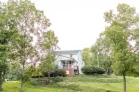 The Farmhouse at Pleasant Ridge | Hot tub