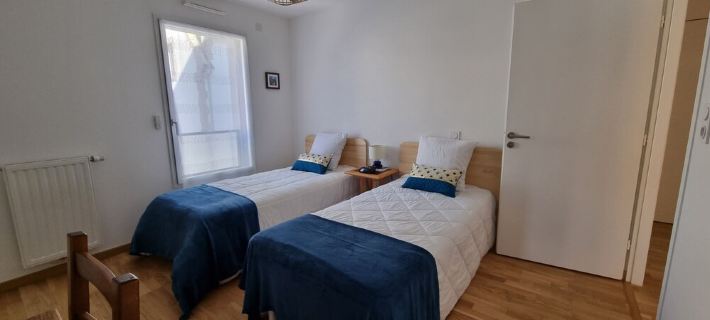 Very Nice 2 Bedroom Apartment in the Heart of Concarneau - Balcony - Parking Hotels in Concarneau