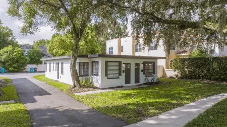 Delaney House w Private Backyard Отели рядом с достопримечательностью «Кемпинг Уорлд»