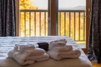 Adirondack Retreat Hotels near Hooper Garnet Mine