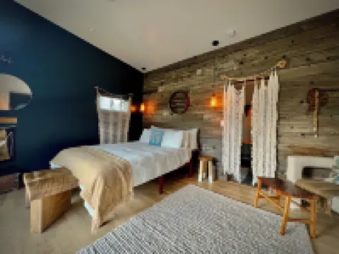 The LONEWEST Retreat in the Eastern Mountain Sierras Hotels in Lone Pine