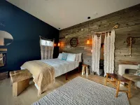 The LONEWEST Retreat in the Eastern Mountain Sierras