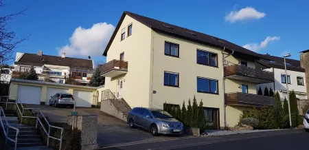 Gepflegte Dachgeschosswohnung im 2-familienhaus in Ruhiger Wohnlage