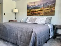 Comfortable 1 Bed/1 Bath with A/C, Hot Tubs & Great Amenities