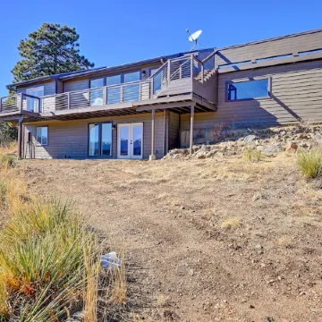 Wonderful Mountain Scenic Views with Freestanding Arcade