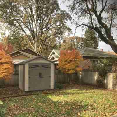 Charming Parkside Bungalow-2 blocks from downtown! Hotel Exterior
