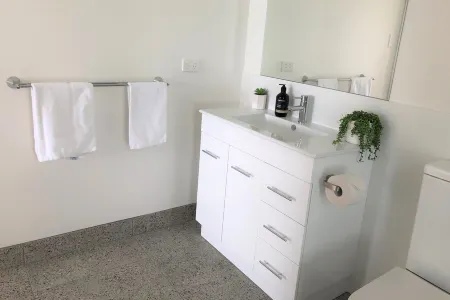 MOONRISE BINALONG BAY Stunning views Отели в г. Биналонг Бэй