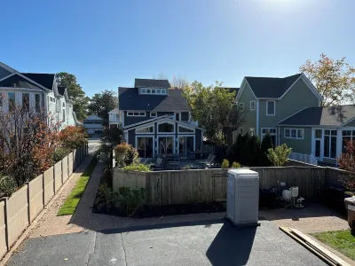 Beautiful Apt 2 1/2 Blocks to Beach, Close to Downtown Hotels in 