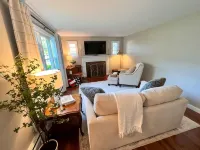 Charming 3BR Hilltop House, Newly Remodeled with Arcade 플리머스 호텔