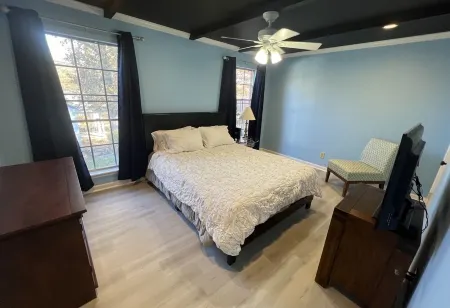 Elegant 2BR Midtown Condo W/ Flair