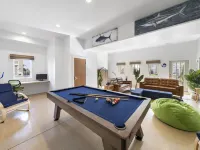 Unique 6 Bedroom Lakeview Home with Roof Terrace Hotels in Huron