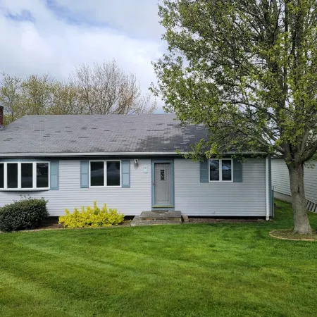 Quiet family escape and just 5min drive to the beaches.