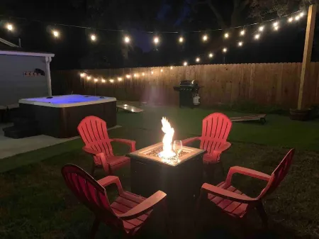 NEW-The Bluebird- Bungalow w/ Spa & Outdoor Living