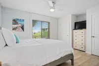 Newly renovated poolside condo @Coral Cay w/ private boardwalk to the beach Hôtels à proximité de : The Dunes Condominiums