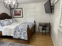 Pet-friendly City Cottage near Ponce City Market and Piedmont Park