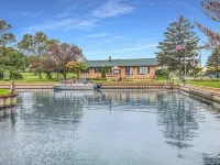 4B Lakefront home off M22 with access to Lake Michigan! Hotels in Onekama Township