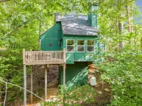 Hidden Gem Cabin: Dog friendly, cozy cabin nestled in the heart of Helen, GA