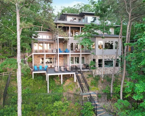 One of a Kind! Stunning Treetop Mansion on Smith Lake - Sleeps 22! 温斯頓縣酒店