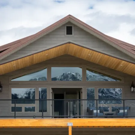 Yellowstone Park Riverfront Chalet