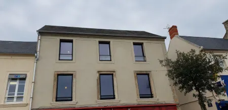 New in 2018 apartment with sea and harbor views WW2 Normandy landing beaches