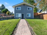 Remodeled 3 bedroom/ 2 story with AC Hotels in Olympia